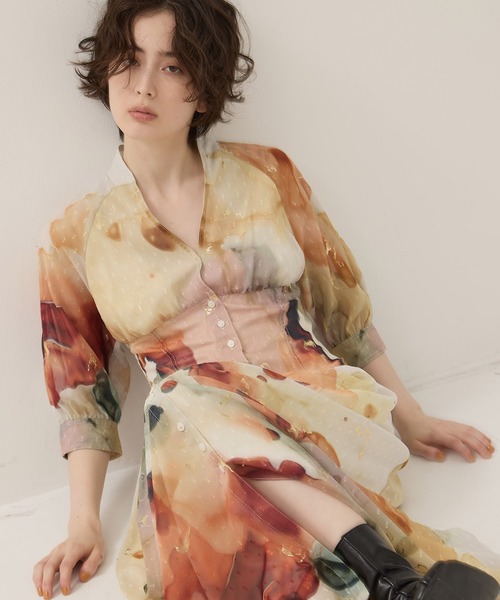 Ameri（アメリ）の「【AMERI/アメリ】《STUDIOUS別注》Art Organdy Dress/アートオーガンジードレス/ワンピース/秋服（ワンピース・レディース・ベージュ・M/S）」の3枚目の写真