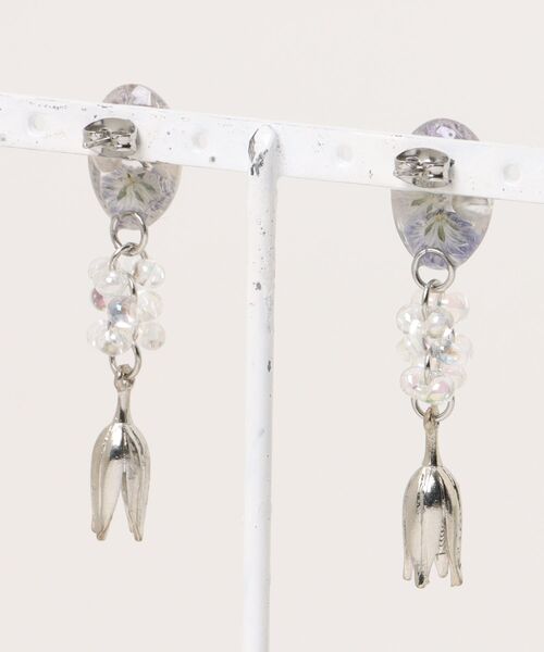 tone(トーン)の「【YM】チューリップチャーム×かすみ草 サージカルステンレスピアス(MA)(ピアス(両耳用)・レディース・ゴールド/ブルー/オレンジ・FREE)」の7枚目の写真