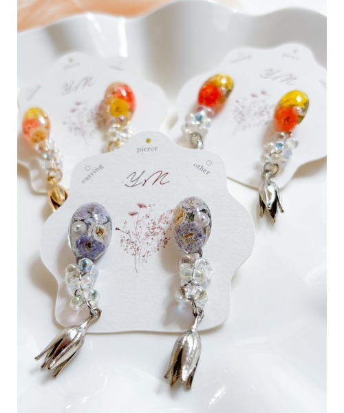 tone(トーン)の「【YM】チューリップチャーム×かすみ草 サージカルステンレスピアス(MA)(ピアス(両耳用)・レディース・ゴールド/ブルー/オレンジ・FREE)」の6枚目の写真