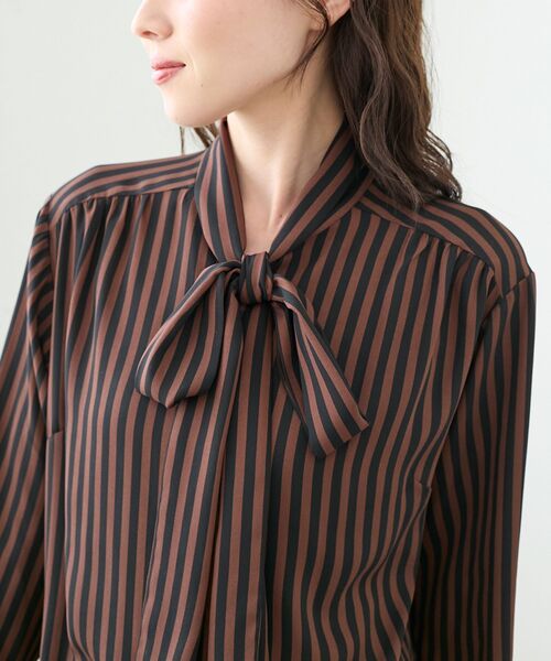 le.coeur blanc（ルクールブラン）の「ストライプボウタイブラウス（シャツ/ブラウス・レディース・ブルー系その他4/ホワイト系その他/ブラウン系その他2・38）」の6枚目の写真
