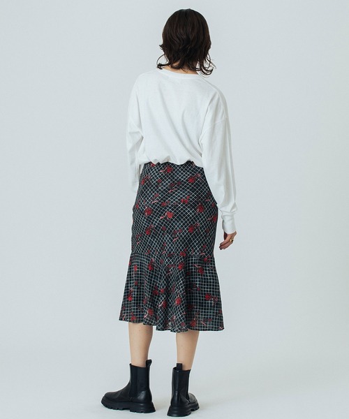ROSE BUD(ローズバッド)の「(CREOLME)DOG GRAPHIC L/S TEE(Tシャツ/カットソー・レディース・ホワイト/アッシュ/ベージュ・ONE SIZE)」の7枚目の写真