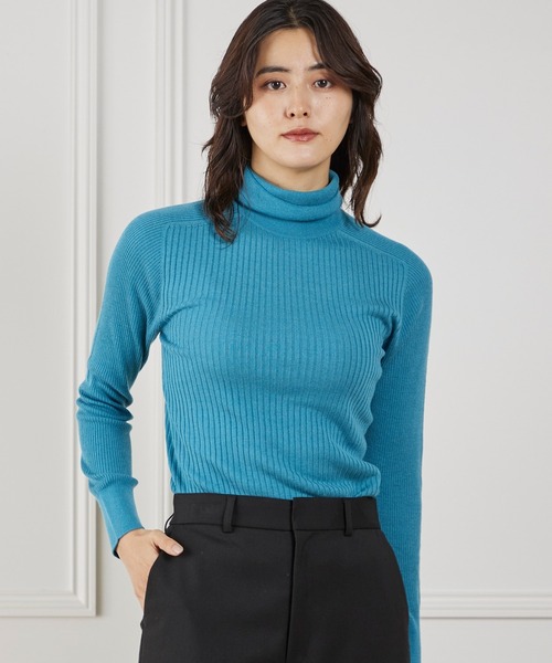 INED(イネド)の「ホールガーメント リブタートルニット《Cuoo》(ニット/セーター・レディース・ブラック/グレイッシュベージュ/その他/オフホワイト/ターコイズブルー/スミクロ/モカ・9号/11号)」の7枚目の写真