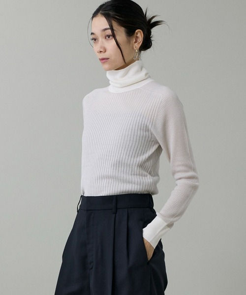 INED(イネド)の「ホールガーメント リブタートルニット《Cuoo》(ニット/セーター・レディース・ブラック/グレイッシュベージュ/その他/オフホワイト/ターコイズブルー/スミクロ/モカ・9号/11号)」の6枚目の写真