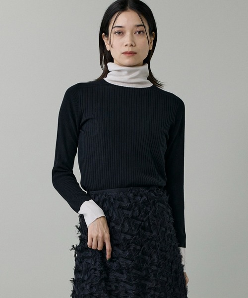 INED(イネド)の「ホールガーメント リブタートルニット《Cuoo》(ニット/セーター・レディース・ブラック/グレイッシュベージュ/その他/オフホワイト/ターコイズブルー/スミクロ/モカ・9号/11号)」の2枚目の写真