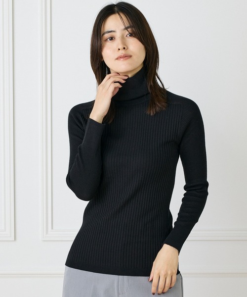 INED(イネド)の「ホールガーメント リブタートルニット《Cuoo》(ニット/セーター・レディース・ブラック/グレイッシュベージュ/その他/オフホワイト/ターコイズブルー/スミクロ/モカ・9号/11号)」の1枚目の写真