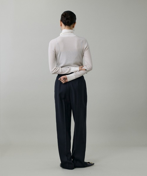 INED(イネド)の「ホールガーメント リブタートルニット《Cuoo》(ニット/セーター・レディース・ブラック/グレイッシュベージュ/その他/オフホワイト/ターコイズブルー/スミクロ/モカ・9号/11号)」の13枚目の写真