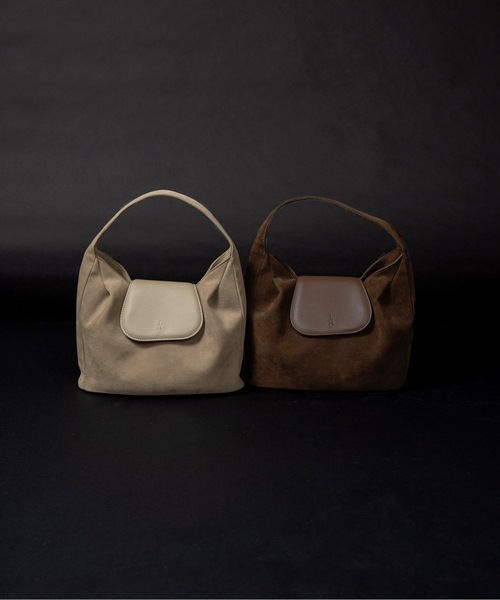 lawgy（ラウジー）の「brushed material flap point bag / ブラッシュドマテリアルフラップポイントバッグ（ハンドバッグ・レディース・ブラウン/サンドベージュ・FREE）」の3枚目の写真