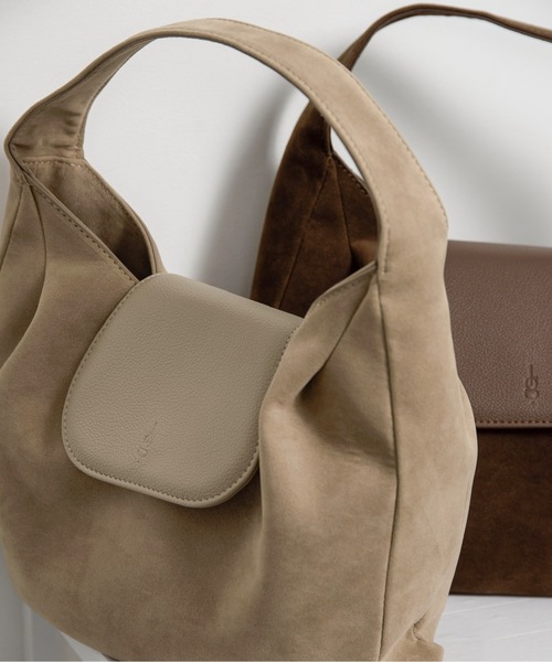 lawgy（ラウジー）の「brushed material flap point bag / ブラッシュドマテリアルフラップポイントバッグ（ハンドバッグ・レディース・ブラウン/サンドベージュ・FREE）」の4枚目の写真