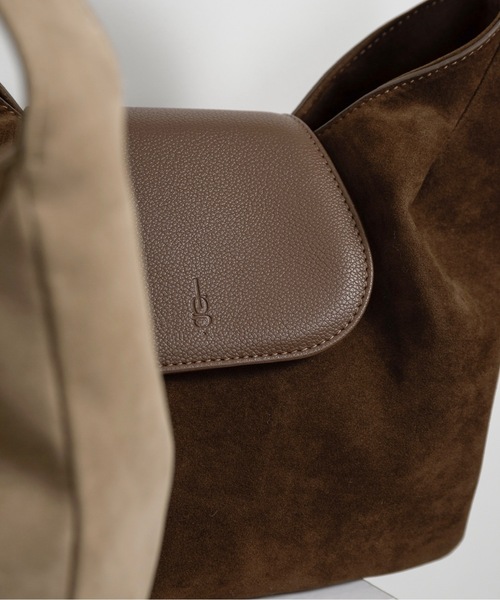 lawgy（ラウジー）の「brushed material flap point bag / ブラッシュドマテリアルフラップポイントバッグ（ハンドバッグ・レディース・ブラウン/サンドベージュ・FREE）」の8枚目の写真