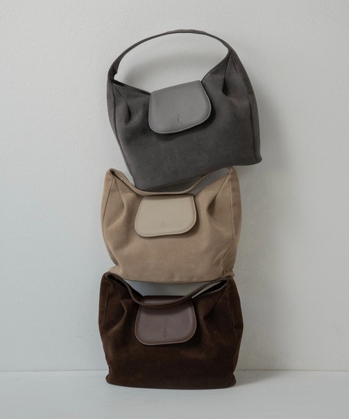 lawgy（ラウジー）の「brushed material flap point bag / ブラッシュドマテリアルフラップポイントバッグ（ハンドバッグ・レディース・ブラウン/サンドベージュ/グレー・FREE）」の16枚目の写真