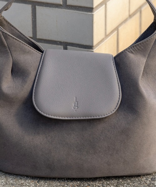 lawgy（ラウジー）の「brushed material flap point bag / ブラッシュドマテリアルフラップポイントバッグ（ハンドバッグ・レディース・ブラウン/サンドベージュ/グレー・FREE）」の18枚目の写真