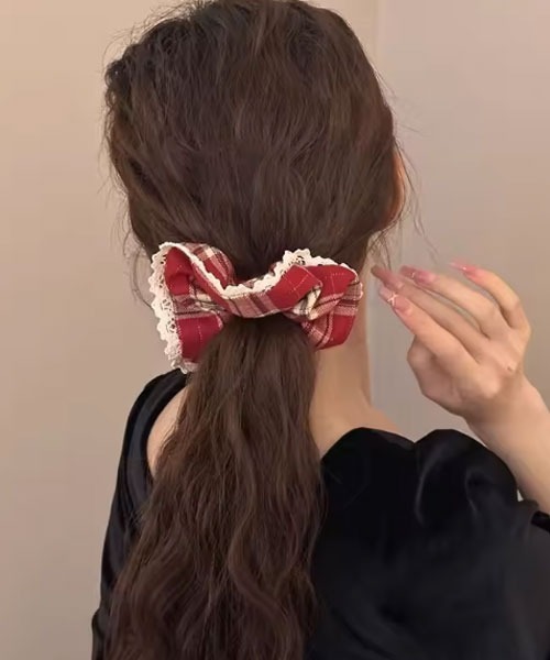 Mayree（メイリー）の「【urge select】チェック柄 ゴールド混糸 シュシュ(レース付き)（シュシュ・レディース・ブラウン/レッド/ネイビー・FREE）」の4枚目の写真