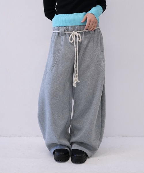 Uenui(ウニュイ)の「【 cunii 】ロープ デザイン ワイド スウェット パンツ レディース 韓国 風 カジュアル ストリート(その他パンツ・レディース・グレー/ブルー/ブラック・FREE)」の13枚目の写真