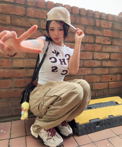 CHICKS(チックス)の「CHICKS WORD ブラック クロップ 半袖Tシャツ 半袖Tシャツ ホワイト(Tシャツ/カットソー・レディース・ホワイト・S(1)/M(2))」の8枚目の写真