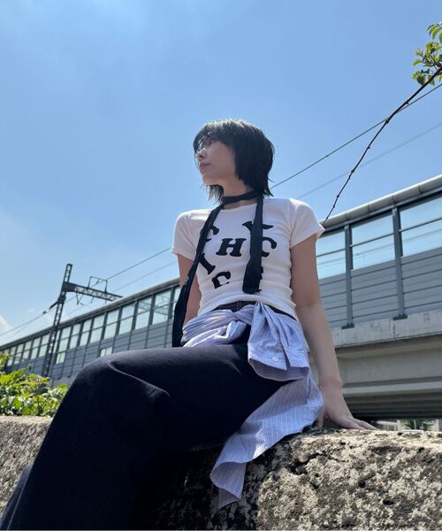 CHICKS(チックス)の「CHICKS WORD ブラック クロップ 半袖Tシャツ 半袖Tシャツ ホワイト(Tシャツ/カットソー・レディース・ホワイト・S(1)/M(2))」の7枚目の写真