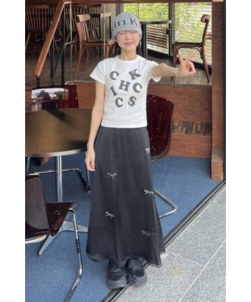 CHICKS(チックス)の「CHICKS WORD ブラック クロップ 半袖Tシャツ 半袖Tシャツ ホワイト(Tシャツ/カットソー・レディース・ホワイト・S(1)/M(2))」の3枚目の写真