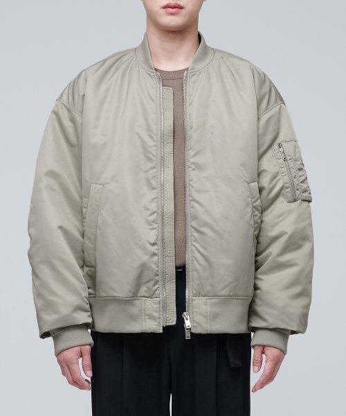 MUSINSA STANDARD(ムシンサスタンダード)の「特大MA-1ボンバージャケット【ダスティベージュ】(ブルゾン・メンズ・その他・MEDIUM/LARGE/X-LARGE/XX-LARGE)」の4枚目の写真