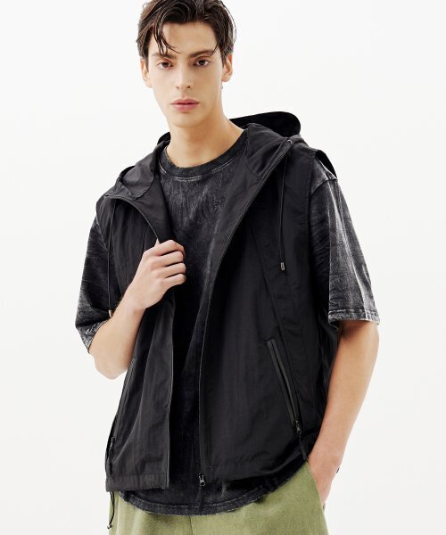 TRILLION(トリリオン)の「ディビジョンナイロンフード集業ベスト(BLACK)(ベスト・レディース・その他・MEDIUM/LARGE)」の2枚目の写真