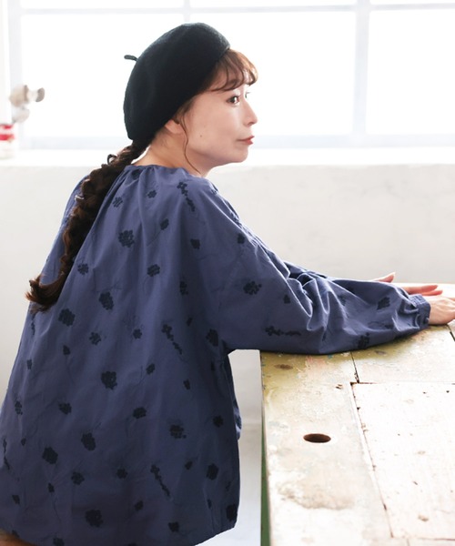 soulberry(ソウルベリー)の「葡萄色した刺繍ブラウス(シャツ/ブラウス・レディース・ネイビー・M/L/LL/3L/4L/5L)」の3枚目の写真