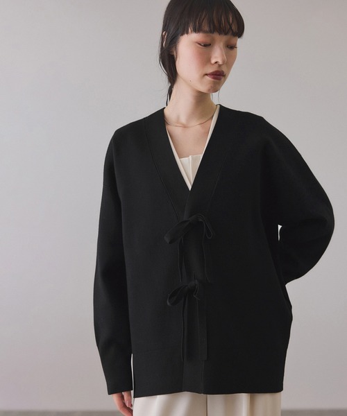ADAM ET ROPE'(アダムエロペ)の「【サステナブル】マルチwayリボンミドルカーディガン(カーディガン/ボレロ・レディース・オフホワイト/ブラック/ライトグリーン・FREE)」の2枚目の写真