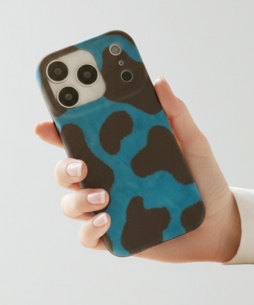Fun & Daily（ファンアンドデイリー）の「Cow Color iPhone Case 16 17 Pro ProMax / アイフォンケース（スマホケース/カバー・レディース・ホワイト/ピンク/ブルー・iPhone 16/iPhone 16 Pro/iPhone 16 Pro Max/iPhone 17/iPhone 17 Pro/iPhone 17 Pro Max）」の3枚目の写真