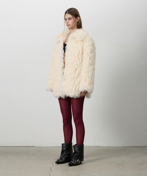 THREE TO EIGHTY(スリートゥエイティー)の「FLUFFY FAUX-FUR JACKET IVORY(ムートンコート・レディース・その他・FREE)」の5枚目の写真