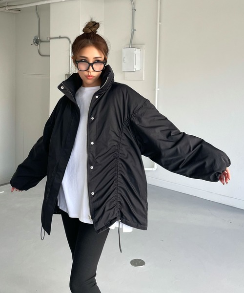 CHERI since1985(シェリ)の「ミドル丈フロントドロストギャザーブルゾン(ブルゾン・レディース・アイボリー/ブラック・FREE)」の2枚目の写真