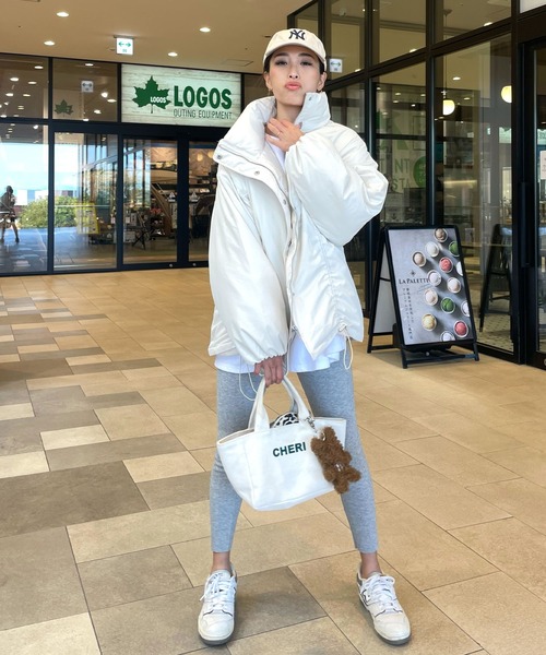 CHERI since1985(シェリ)の「ミドル丈フロントドロストギャザーブルゾン(ブルゾン・レディース・アイボリー/ブラック・FREE)」の3枚目の写真