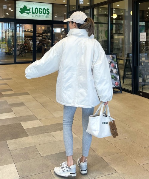 CHERI since1985(シェリ)の「ミドル丈フロントドロストギャザーブルゾン(ブルゾン・レディース・アイボリー/ブラック・FREE)」の4枚目の写真