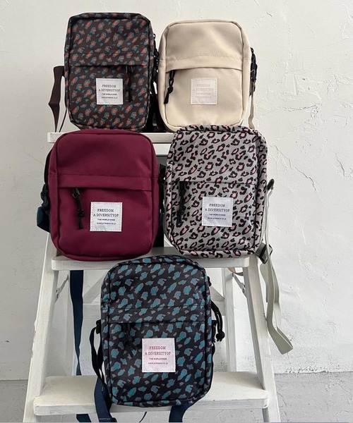 merrylatte（メリーラテ）の「撥水防水軽量刺繍ワッペンショルダーバッグ【Primaras】（ショルダーバッグ・レディース・ブルー系その他/バーガンディー/グレー×ピンク/ブラウン系その他/アイボリー・FREE）」の6枚目の写真