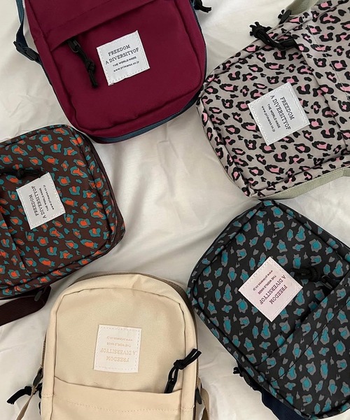 merrylatte（メリーラテ）の「撥水防水軽量刺繍ワッペンショルダーバッグ【Primaras】（ショルダーバッグ・レディース・ブルー系その他/バーガンディー/グレー×ピンク/ブラウン系その他/アイボリー・FREE）」の7枚目の写真