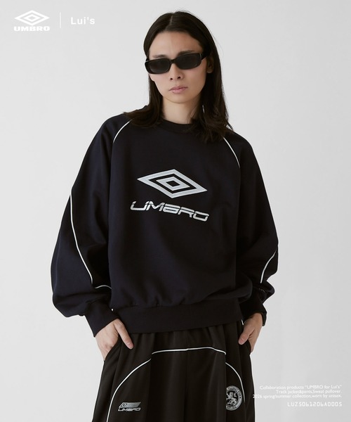 UMBRO(アンブロ)の「【UMBRO×Lui's 】パイピングロゴスウェット(スウェット・レディース・ブラック/ネイビー・S/M)」の2枚目の写真