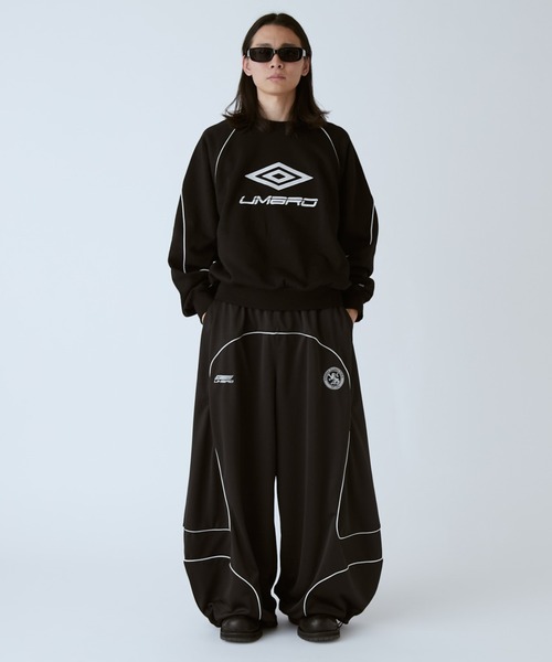 UMBRO（アンブロ）の「UMBRO×Lui's パイピングロゴスウェット