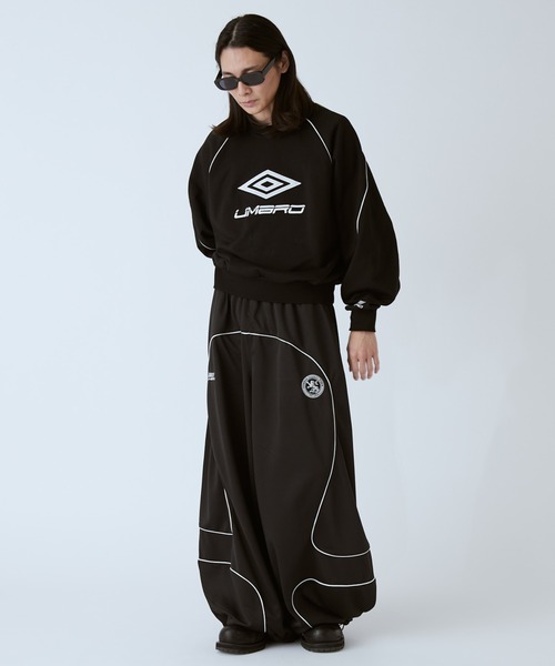 UMBRO（アンブロ）の「UMBRO×Lui's パイピングロゴスウェット
