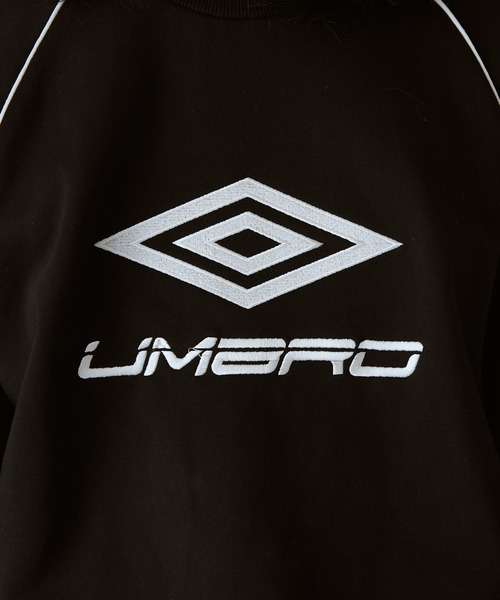 UMBRO(アンブロ)の「【UMBRO×Lui's 】パイピングロゴスウェット(スウェット・レディース・ブラック/ネイビー・S/M)」の3枚目の写真