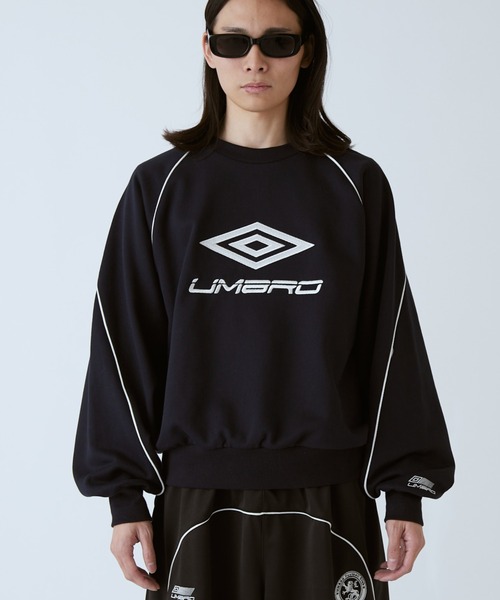 UMBRO（アンブロ）の「UMBRO×Lui's パイピングロゴスウェット