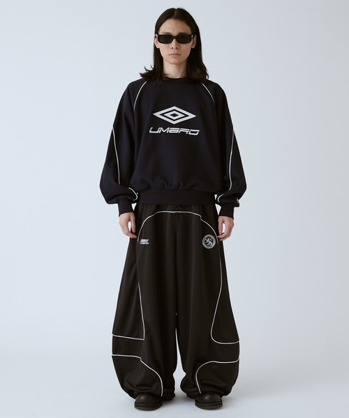 UMBRO（アンブロ）の「UMBRO×Lui's パイピングロゴスウェット