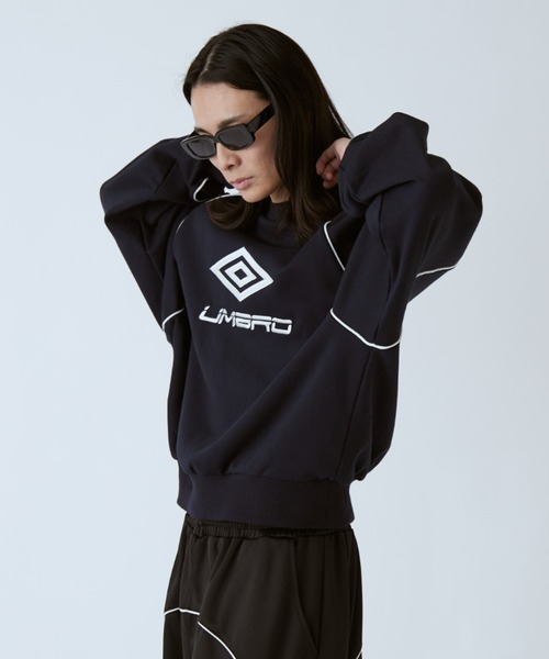 UMBRO(アンブロ)の「【UMBRO×Lui's 】パイピングロゴスウェット(スウェット・レディース・ブラック/ネイビー・S/M)」の12枚目の写真