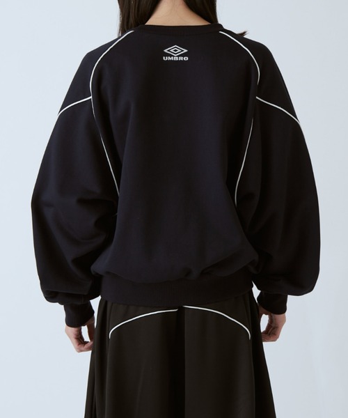 UMBRO(アンブロ)の「【UMBRO×Lui's 】パイピングロゴスウェット(スウェット・レディース・ブラック/ネイビー・S/M)」の16枚目の写真