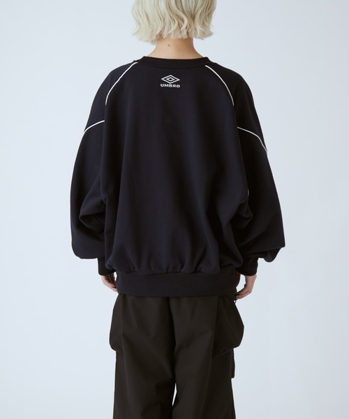 UMBRO(アンブロ)の「【UMBRO×Lui's 】パイピングロゴスウェット(スウェット・レディース・ブラック/ネイビー・S/M)」の22枚目の写真