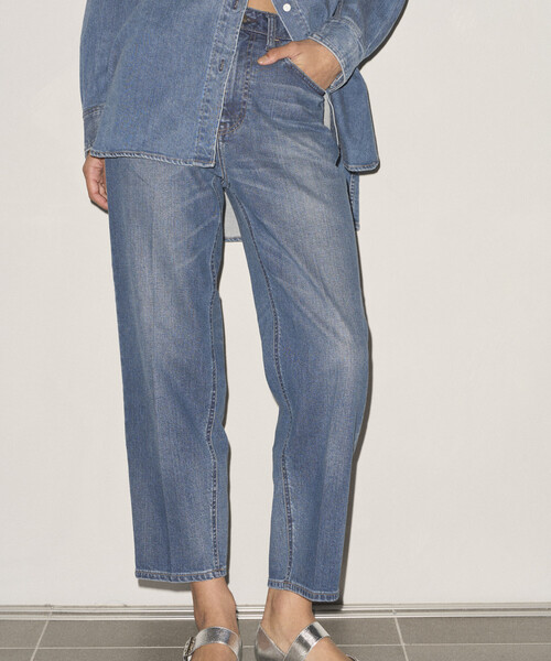 Healthy denim(ヘルシーデニム)の「Healthy Denim × Firsthand/ヘルシーデニム 別注 Carrot / テーパードシルエット デニムパンツ(デニムパンツ・レディース・ブルー・25/24/23)」の4枚目の写真