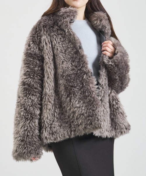 31 Sons de mode（トランテアン　ソン　ドゥ　モード）の「2025秋冬新作 一部店舗限定 シャギーファーショートコート（その他アウター・レディース・ベージュ/チャコールグレー・ﾌﾘ-）」の2枚目の写真