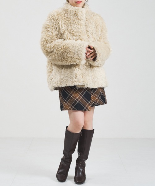 31 Sons de mode（トランテアン　ソン　ドゥ　モード）の「2025秋冬新作 一部店舗限定 シャギーファーショートコート（その他アウター・レディース・ベージュ/チャコールグレー・ﾌﾘ-）」の8枚目の写真