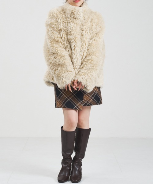 31 Sons de mode（トランテアン　ソン　ドゥ　モード）の「2025秋冬新作 一部店舗限定 シャギーファーショートコート（その他アウター・レディース・ベージュ/チャコールグレー・ﾌﾘ-）」の9枚目の写真