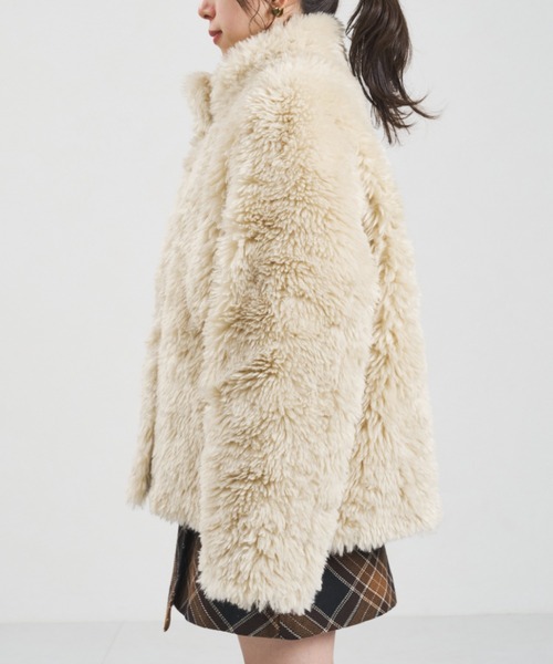 31 Sons de mode（トランテアン　ソン　ドゥ　モード）の「2025秋冬新作 一部店舗限定 シャギーファーショートコート（その他アウター・レディース・ベージュ/チャコールグレー・ﾌﾘ-）」の12枚目の写真