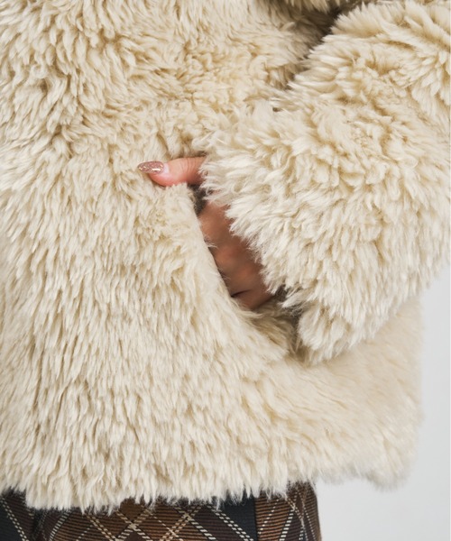 31 Sons de mode（トランテアン　ソン　ドゥ　モード）の「2025秋冬新作 一部店舗限定 シャギーファーショートコート（その他アウター・レディース・ベージュ/チャコールグレー・ﾌﾘ-）」の16枚目の写真