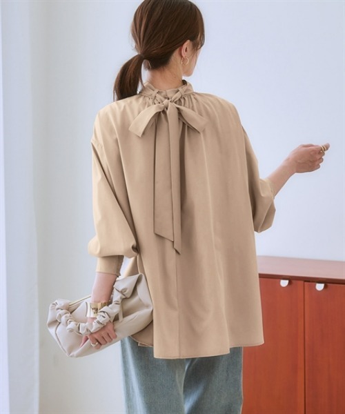 nissen（ニッセン）の「【とろみ素材】スタンドカラーリボンロング丈ブラウス（防シワ・吸汗速乾）＜大きいサイズ有＞（シャツ/ブラウス・レディース・アイボリー/ベージュ/グリーン/ブラック・L/LL/S/M）」の3枚目の写真