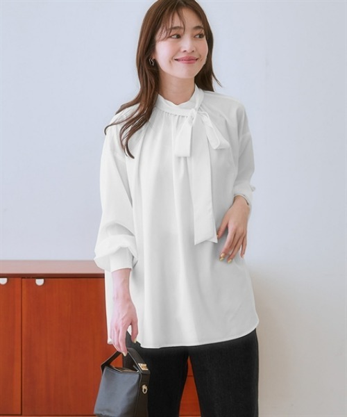 nissen（ニッセン）の「【とろみ素材】スタンドカラーリボンロング丈ブラウス（防シワ・吸汗速乾）＜大きいサイズ有＞（シャツ/ブラウス・レディース・アイボリー/ベージュ/グリーン/ブラック・L/LL/S/M）」の2枚目の写真