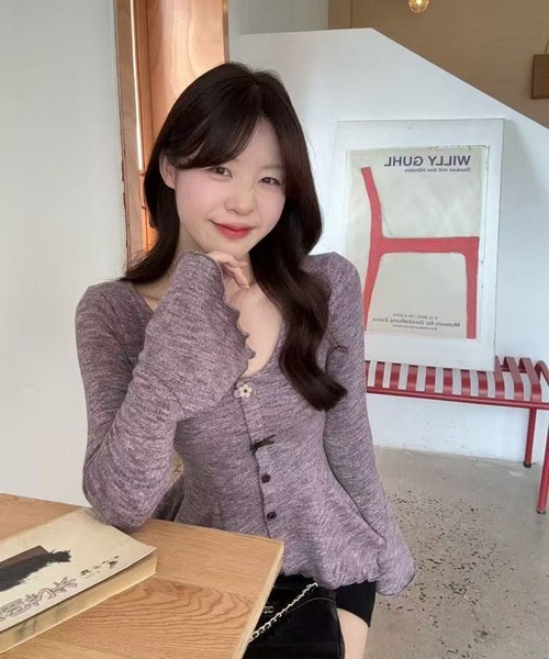 AsheKsha(アシクシャ)の「韓国風フリル付きベルスリーブトップス(ニット/セーター・レディース・パープル/イエロー・M)」の9枚目の写真