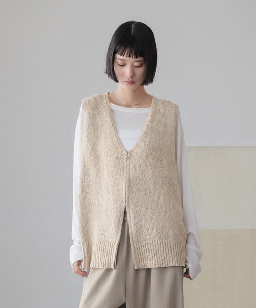 LOWRYS FARM（ローリーズファーム）の「ラメスラブＺＩＰベスト　644675（ベスト・レディース・グレー/アイボリー/ベージュ/ネイビー・FREE）」の3枚目の写真